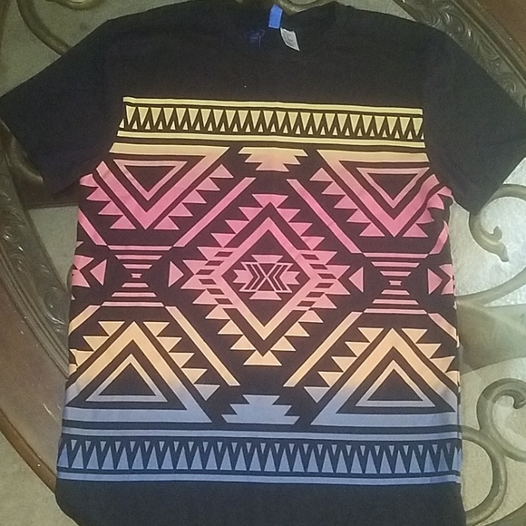 🎉Fashion Tee - Picture 1 of 3